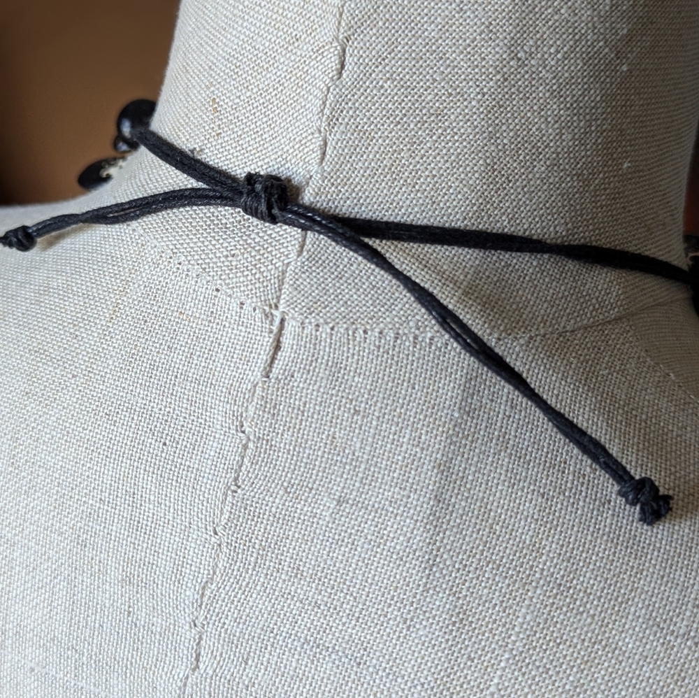 Elegant Black and White Beaded Necklace - Picture 4 of 4